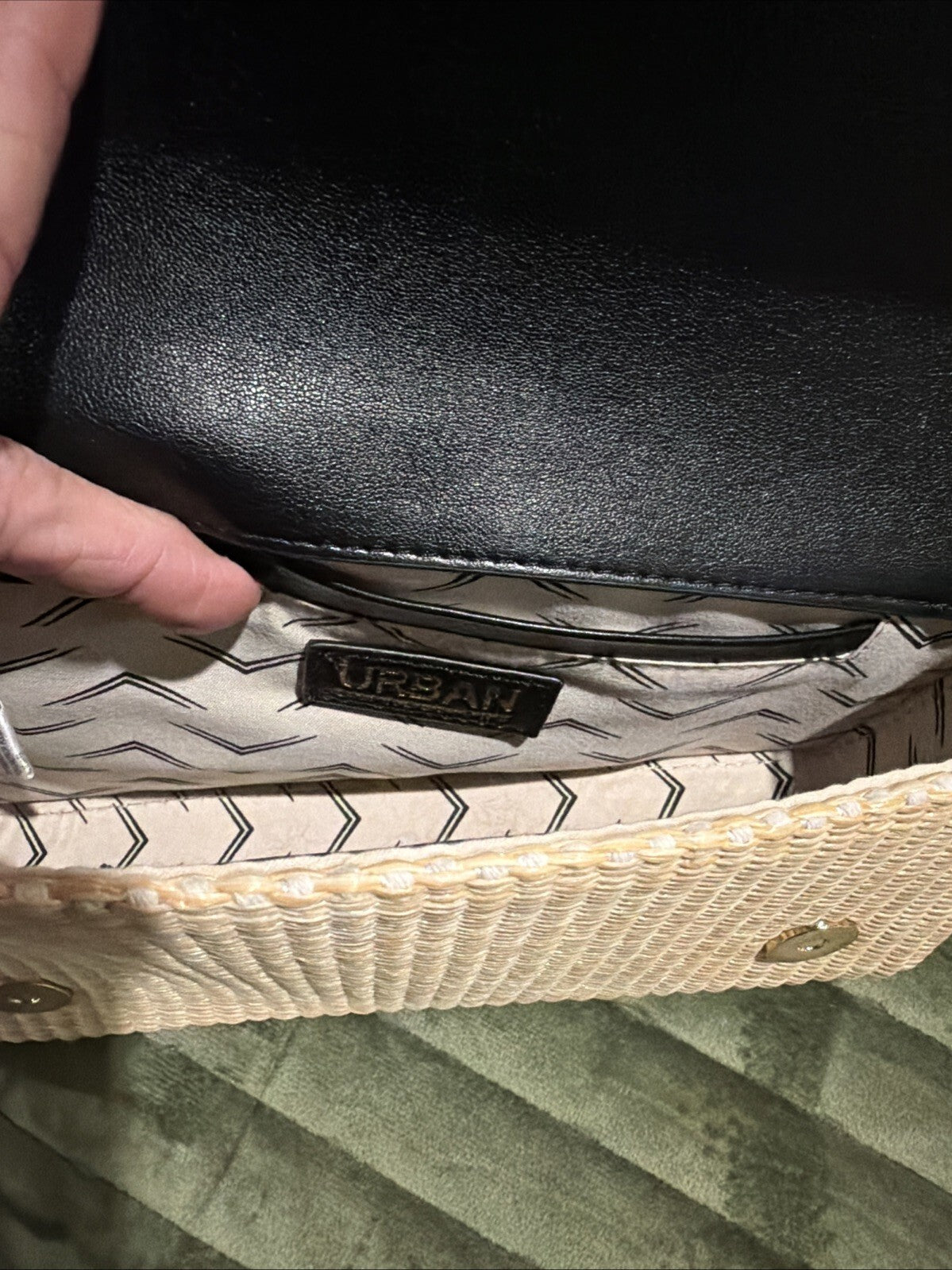 Urban Woven Straw and Black Leather Shoulder Bag with Chain Strap