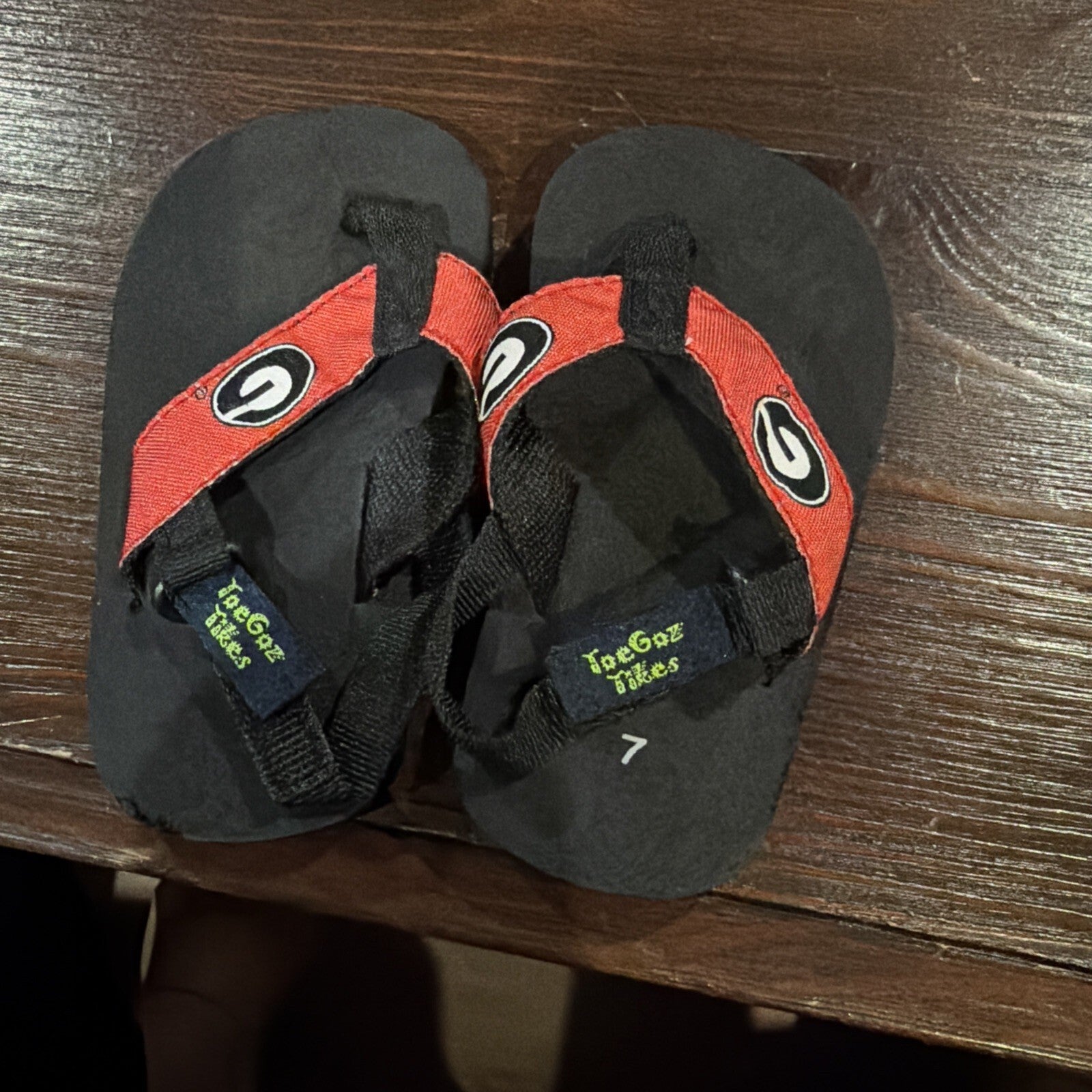 ToeGaz Bikes Kids Red and Black Flip Flop Sandals Size 7