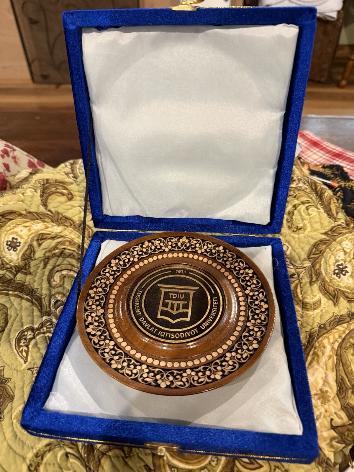 souvenir plate With logo of the Tashkent State University of Economics (TDIU)