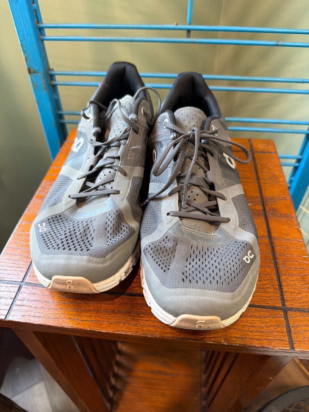 On Running Men's Sneakers Size W10 US, EUR 42, UK 8 - Gray and Black
