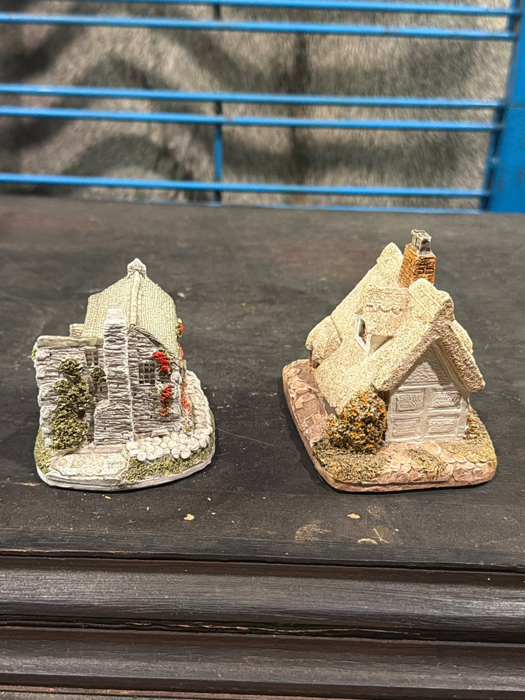 Pair of 1985 Lilliput Lane cottages