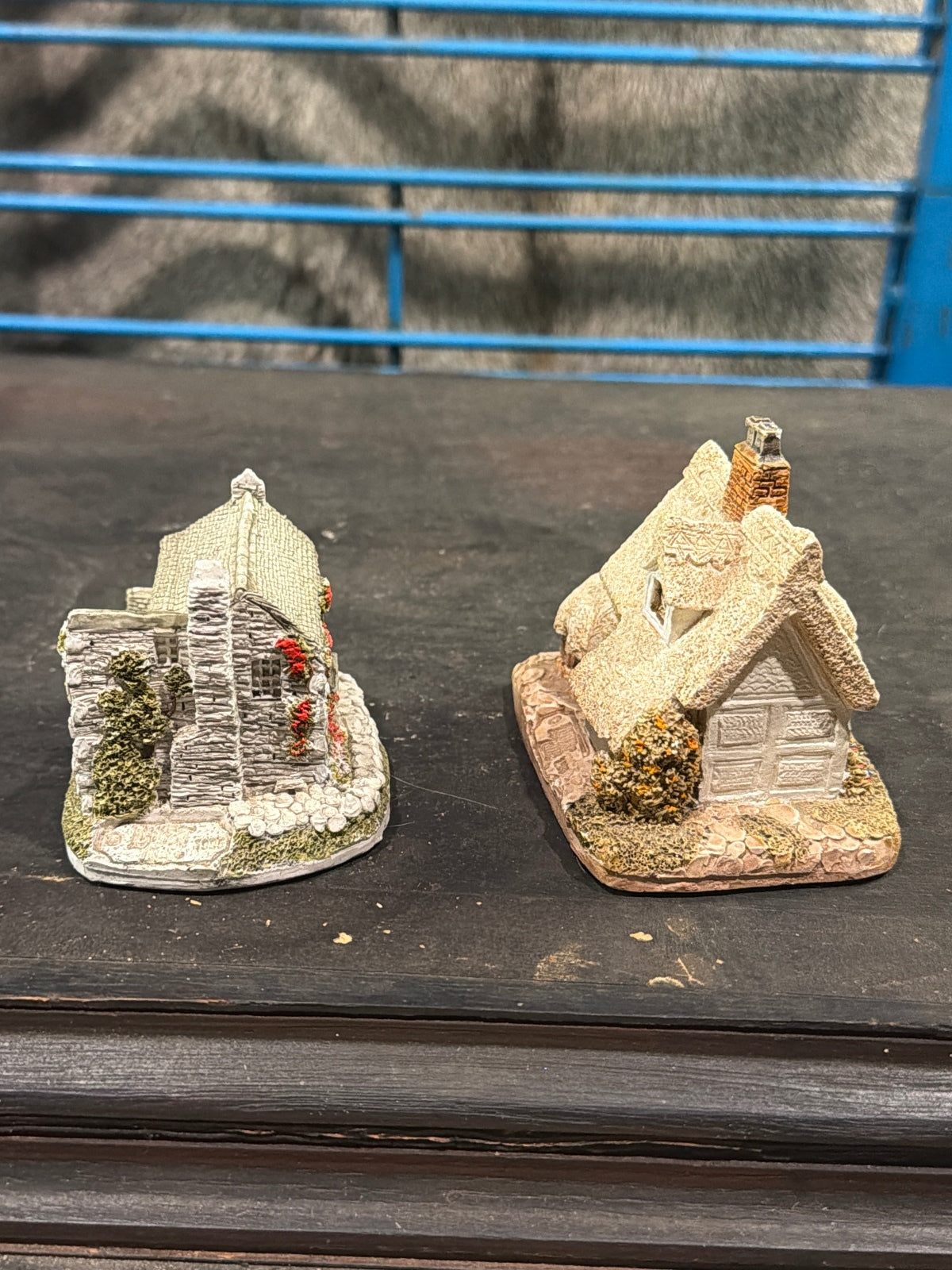 Pair of 1985 Lilliput Lane cottages