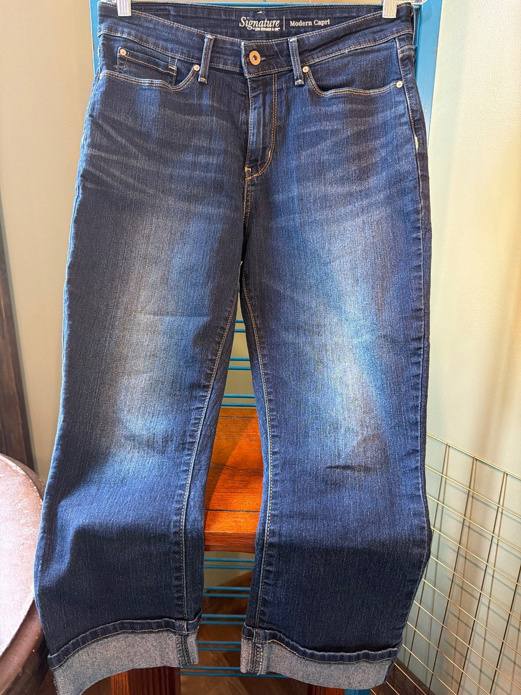 Signature Modern Capri Jeans by Levi Strauss & Co. in Dark Blue Denim, Size W30