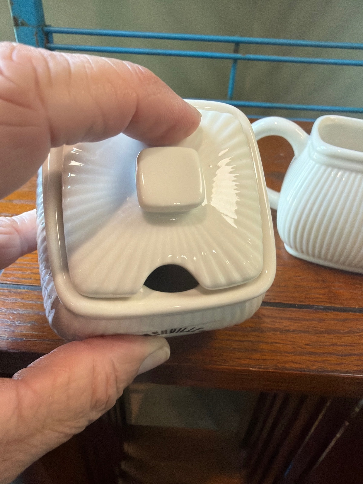 Nashville Ceramic Sugar and Milk Set with Tray