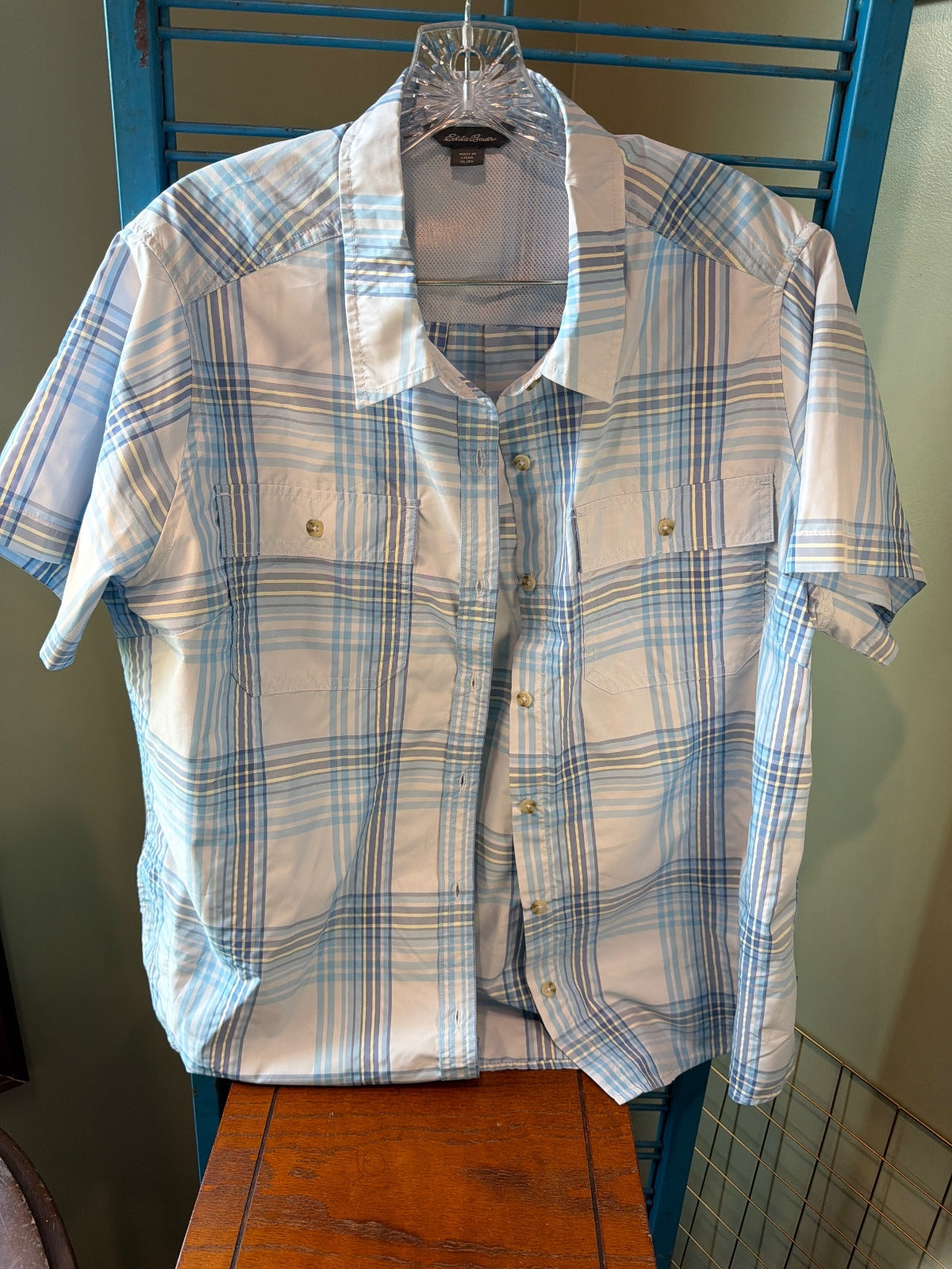 Eddie Bauer Men's XL Short Sleeve Button-Up Shirt Blue and White Plaid