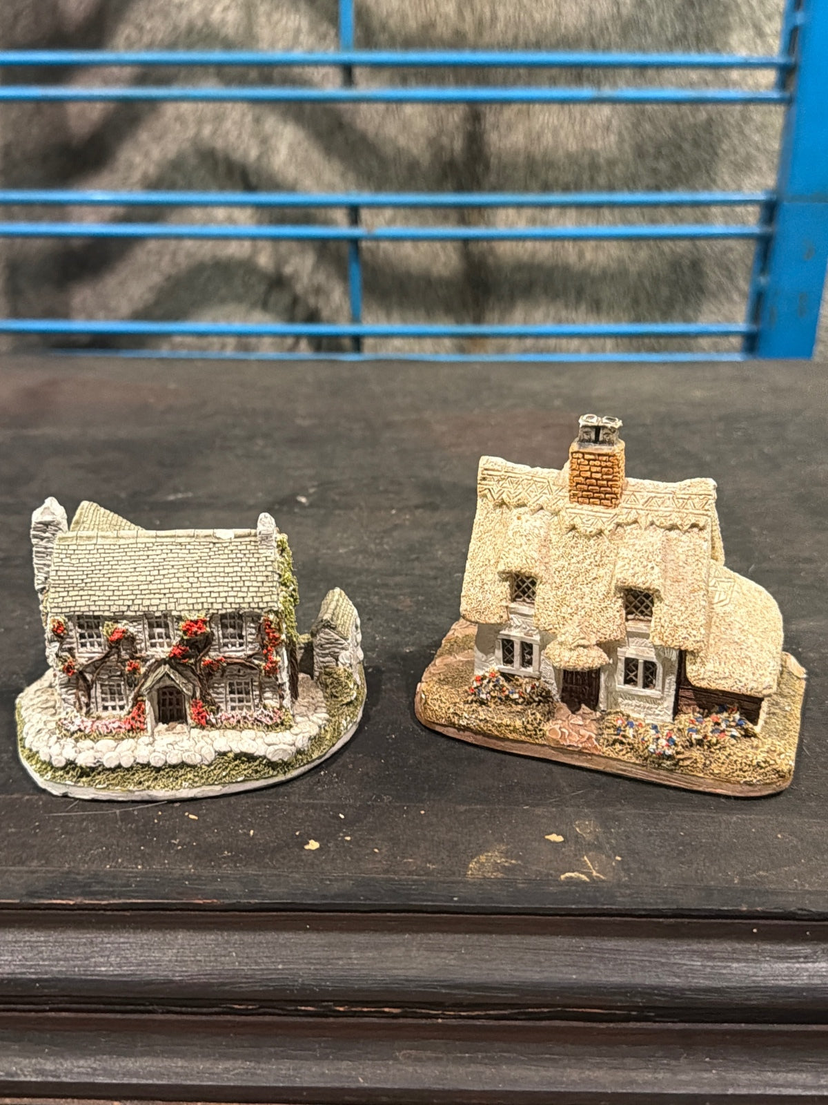 Pair of 1985 Lilliput Lane cottages