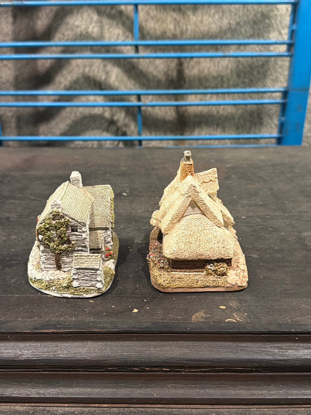 Pair of 1985 Lilliput Lane cottages