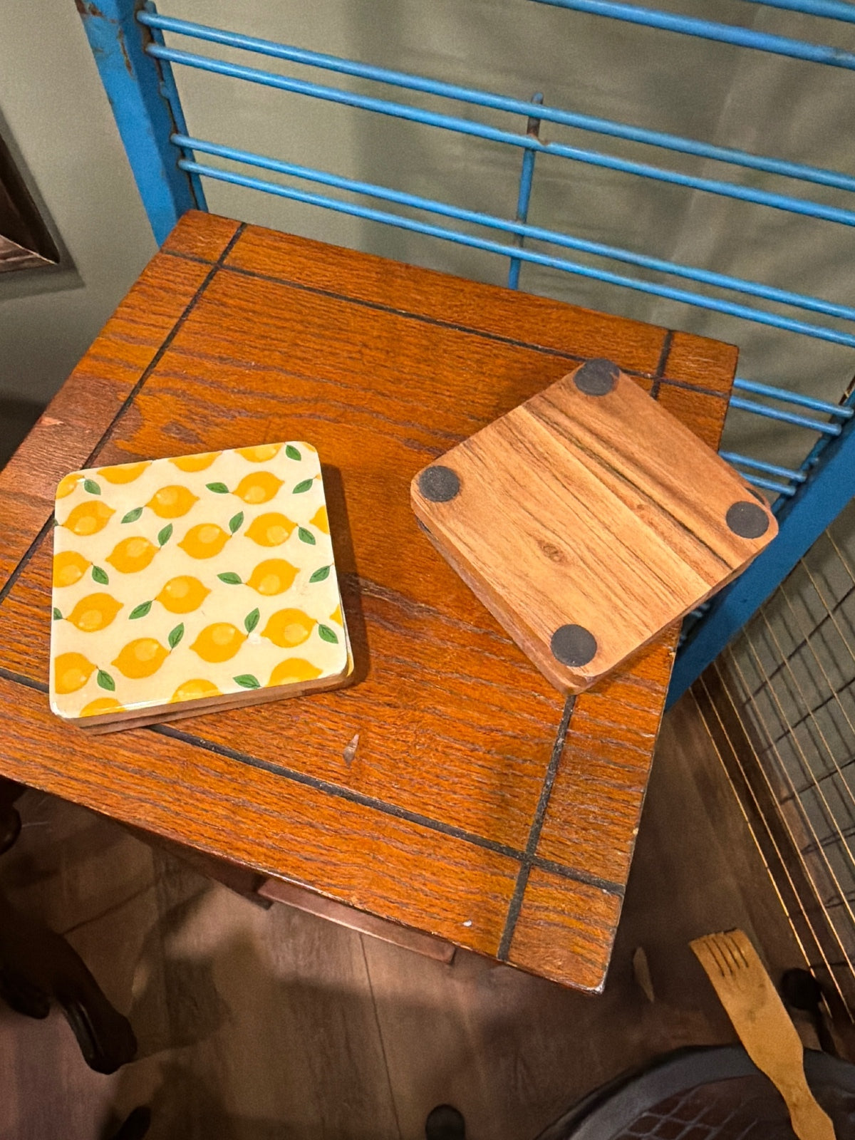 Set of 5 Wooden Coasters with Lemon Pattern