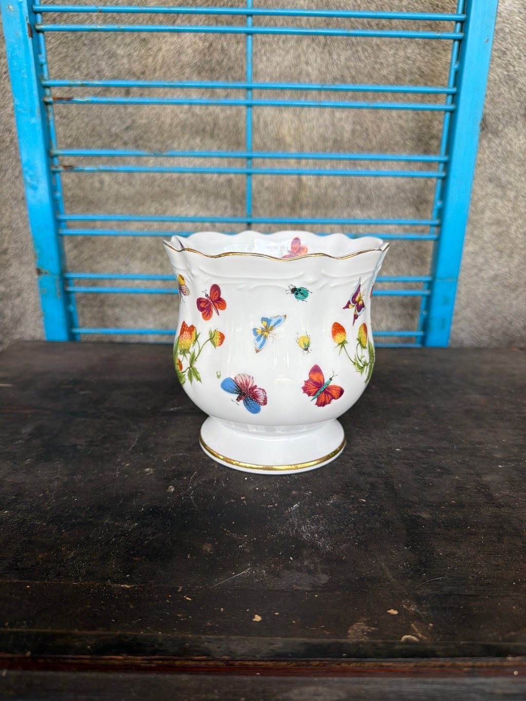Vintage Lenwile Ardalt porcelain vase or cachepot featuring a hand-painted motif