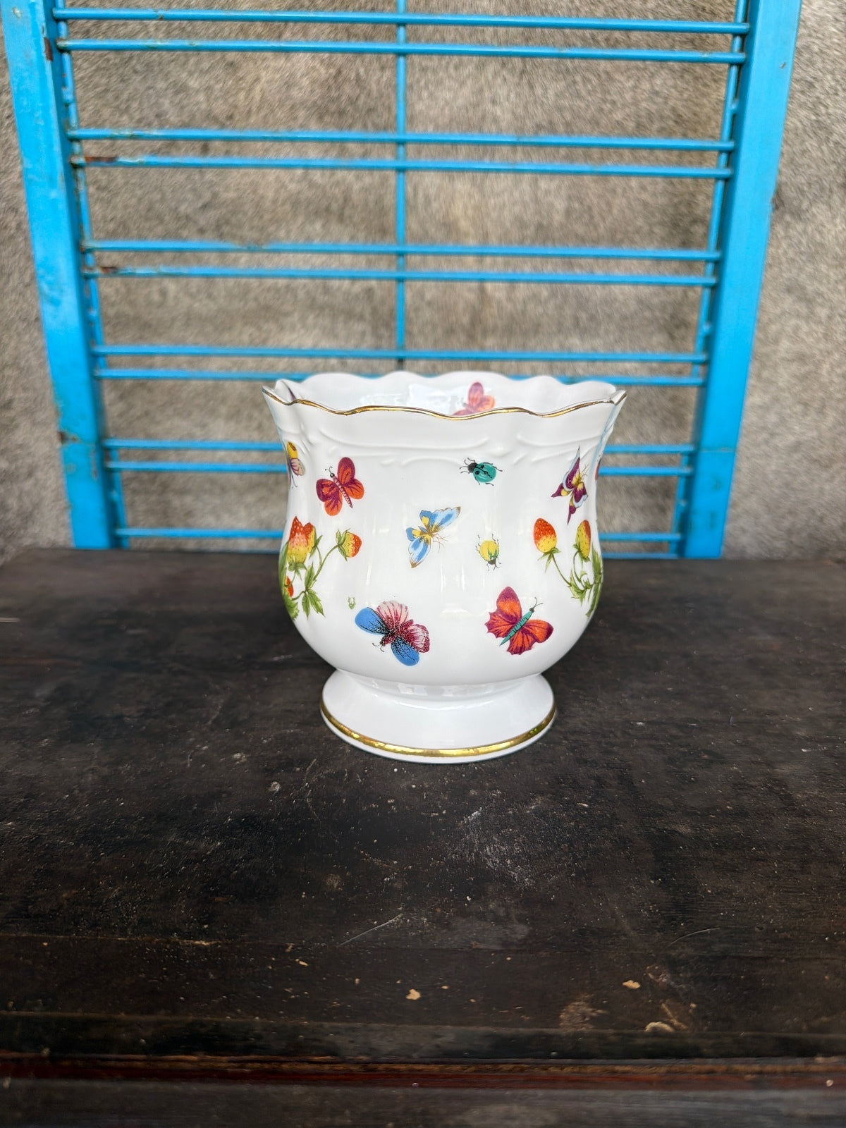 Vintage Lenwile Ardalt porcelain vase or cachepot featuring a hand-painted motif