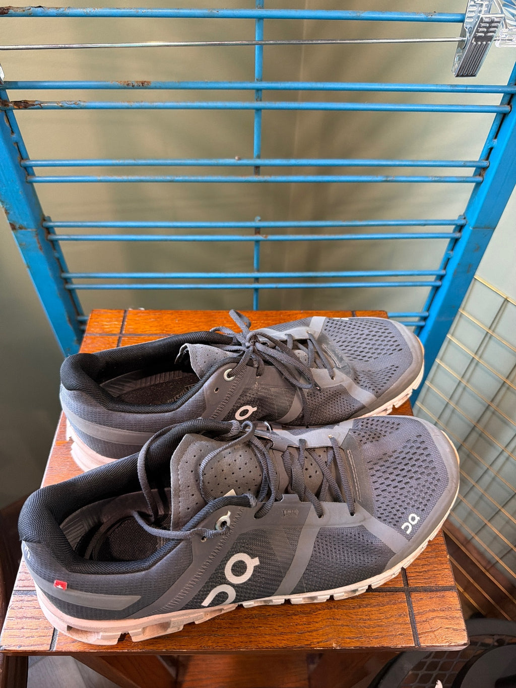 On Running Men's Sneakers Size W10 US, EUR 42, UK 8 - Gray and Black