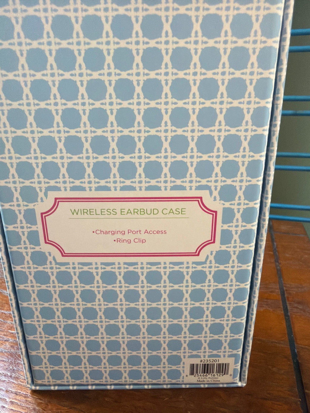 Lilly Pulitzer Wireless Earbud Case with Gold Ring Clip [COPY]