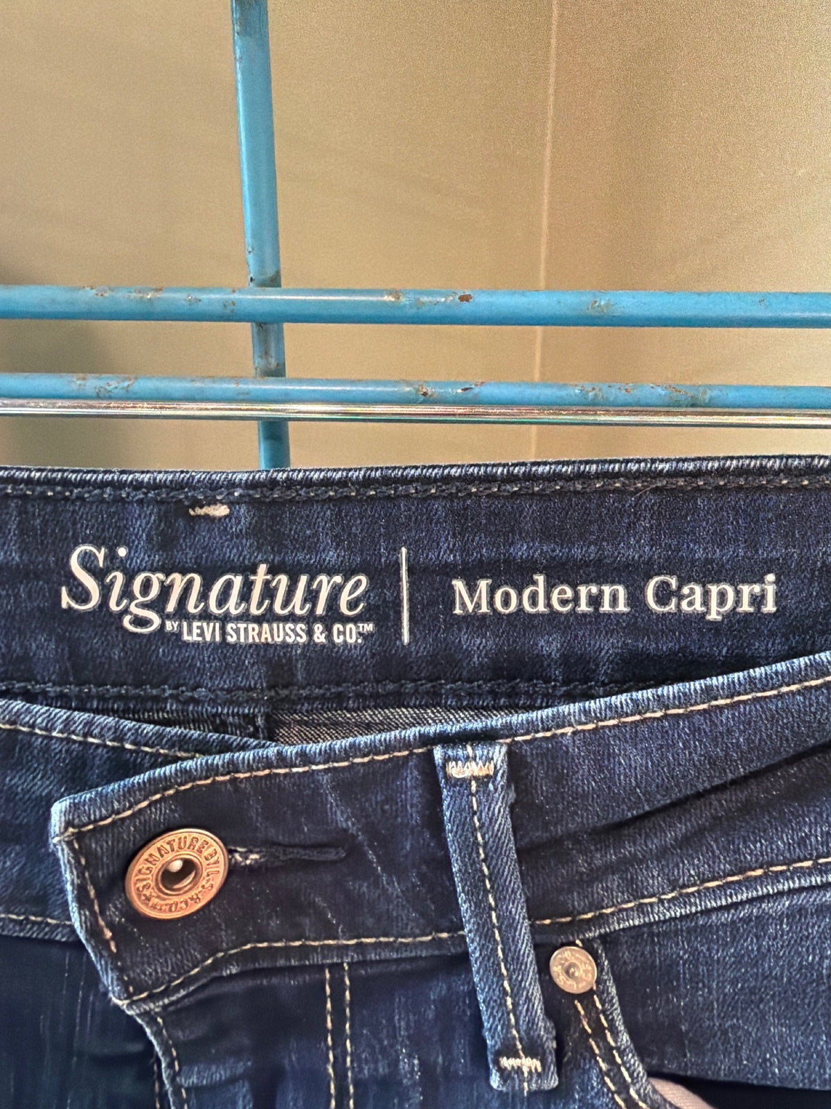 Signature Modern Capri Jeans by Levi Strauss & Co. in Dark Blue Denim, Size W30