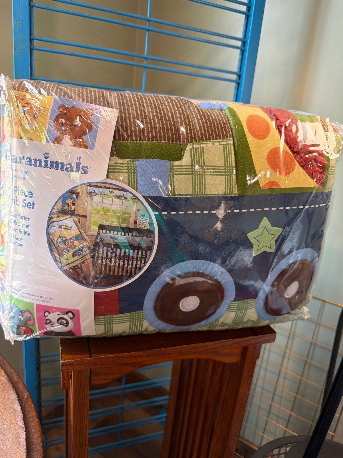 Garanimals 4-Piece Crib Set with Comforter, Crib Sheet, Dust Ruffle, and Bumper