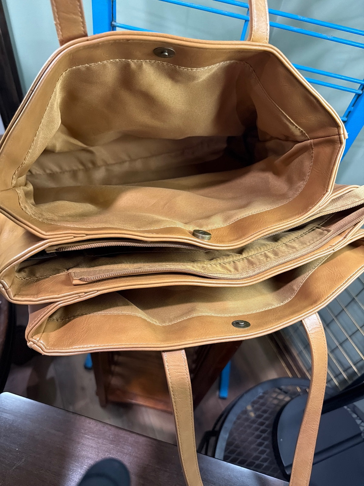 Large Tan Leather Tote Bag with Multiple Compartments