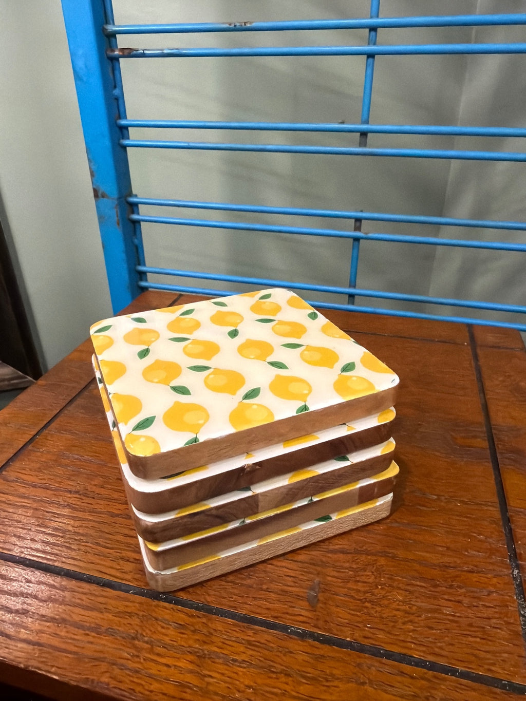Set of 5 Wooden Coasters with Lemon Pattern