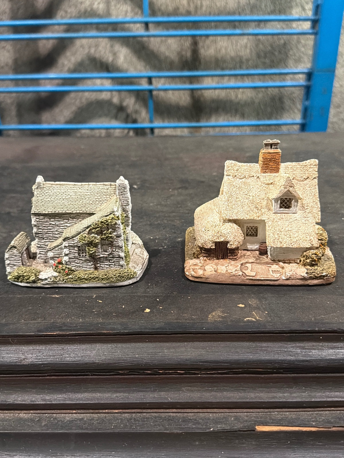 Pair of 1985 Lilliput Lane cottages