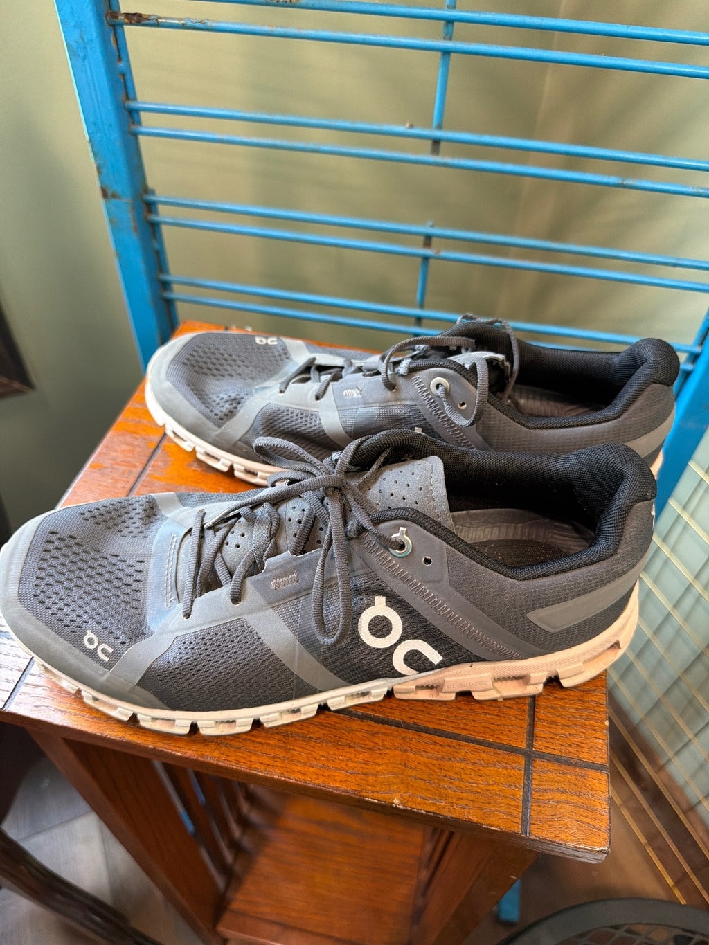 On Running Men's Sneakers Size W10 US, EUR 42, UK 8 - Gray and Black
