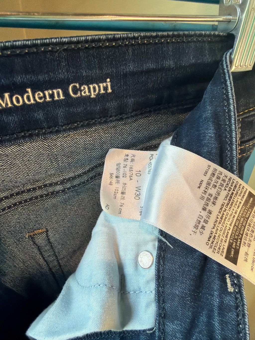 Signature Modern Capri Jeans by Levi Strauss & Co. in Dark Blue Denim, Size W30
