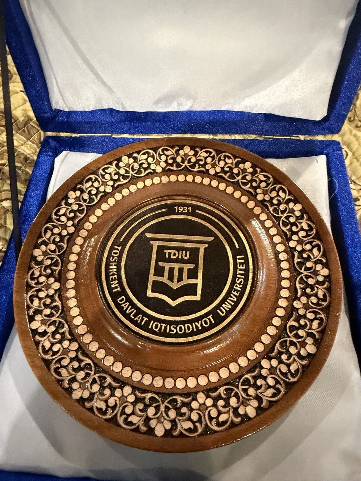 souvenir plate With logo of the Tashkent State University of Economics (TDIU)